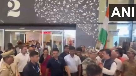 <div class="paragraphs"><p>Screengrab of video showing Rahul Gandhi arrive at Lucknow airport</p></div>